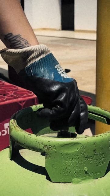 Documentário expõe riscos em mudança no mercado de gás do Brasil. 

Em “Cheiro de Perigo no Ar”, o jornalista Eduardo Tchao mostra como México e Paraguai abriram o mercado de GLP ao crime organizado. 

Com entrevistas, análises e exemplos internacionais, o filme alerta para possíveis consequências como aumento de fraudes, insegurança no abastecimento, sonegação fiscal e avanço do crime organizado no setor.

Confira um corte do documentário. 🎥

#glp #sindigas #gásdobrasil